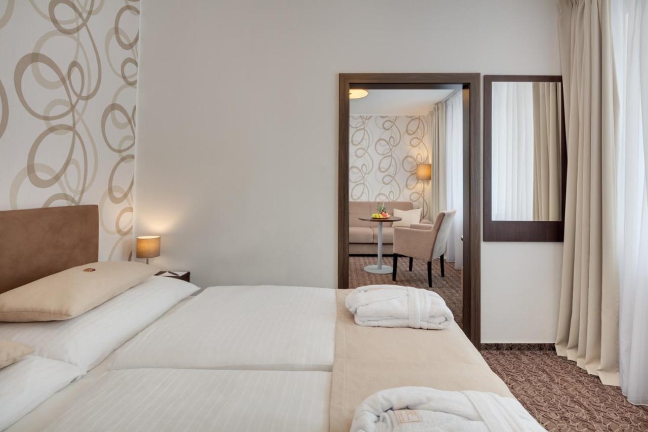 Hotel Atlas Бенешов Екстериор снимка