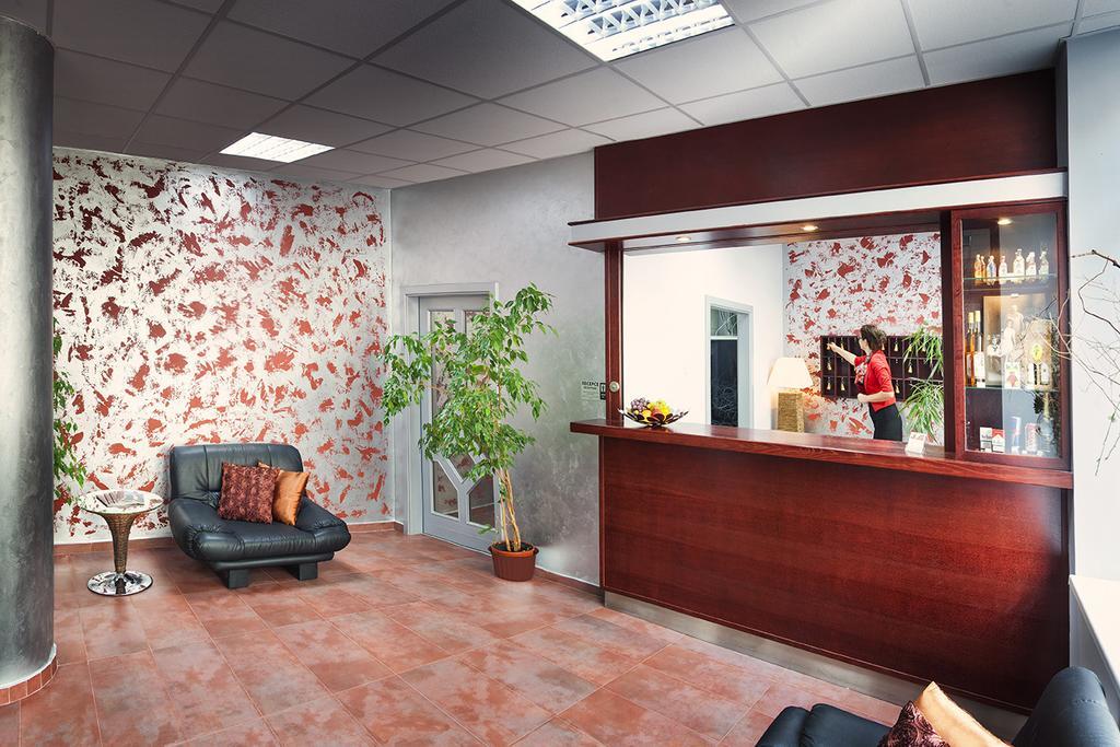 Hotel Atlas Бенешов Екстериор снимка