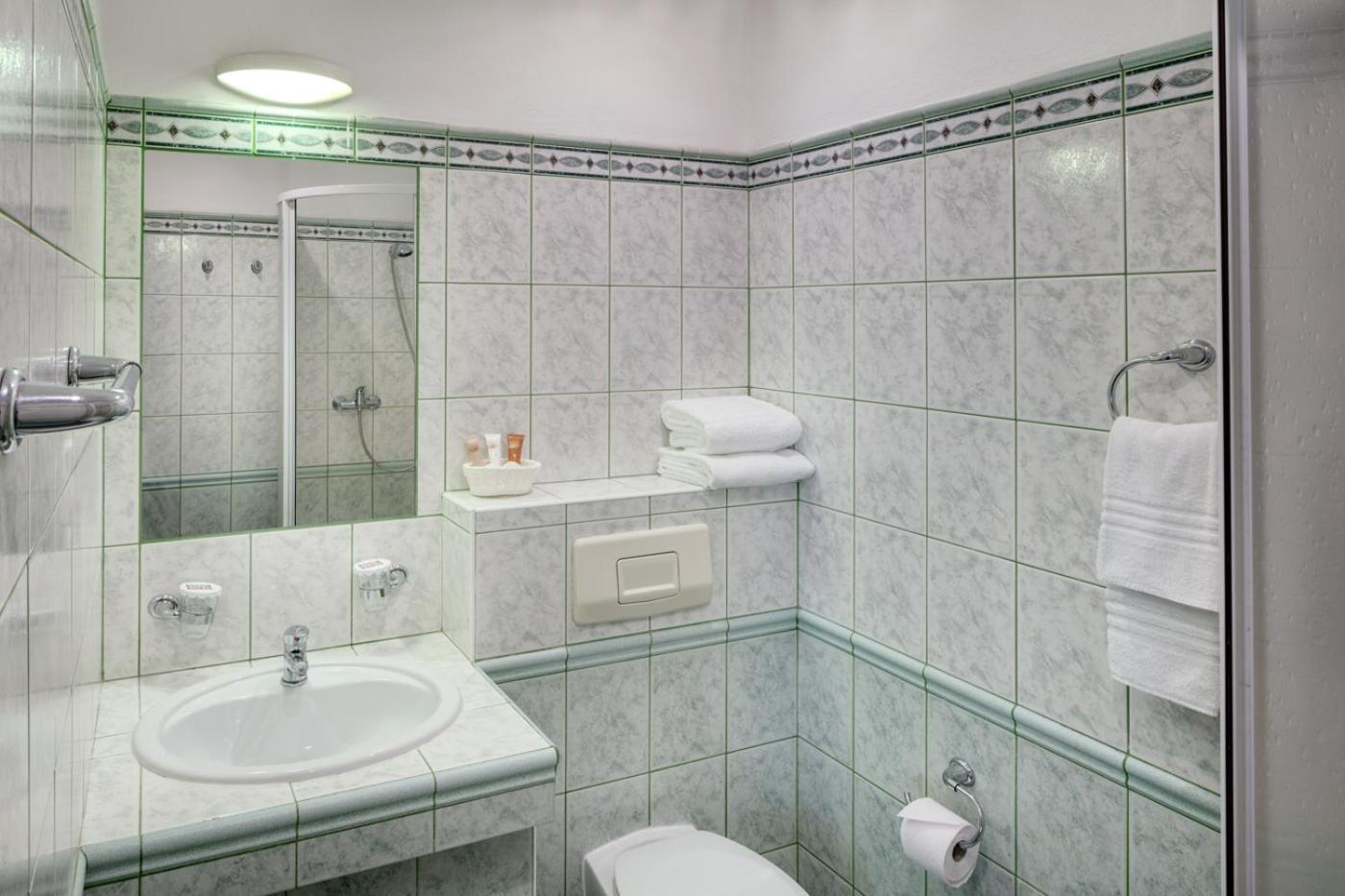 Hotel Atlas Бенешов Екстериор снимка