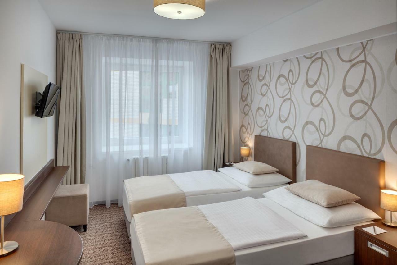 Hotel Atlas Бенешов Екстериор снимка
